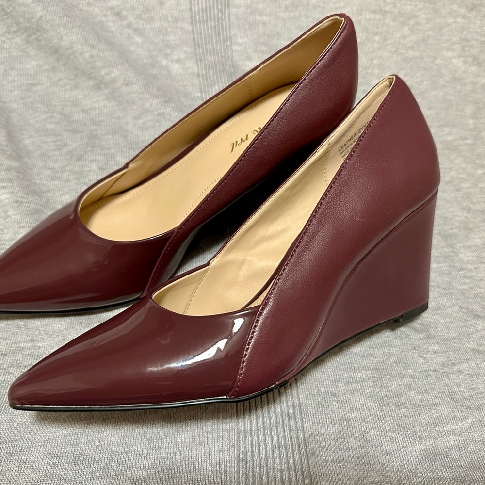 Violet & Red Burgundy Maroon Wedge Heels Size 6 Oaklyn